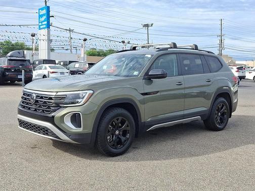 Avocado Green Pearl 2025 Volkswagen Atlas 2.0T Peak Edition