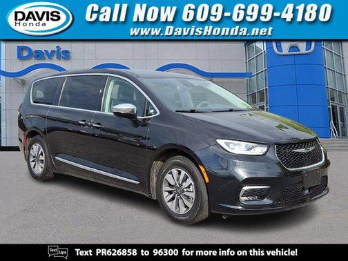 Brilliant Black Crystal Pearlcoat 2023 Chrysler Pacifica Hybrid Limited