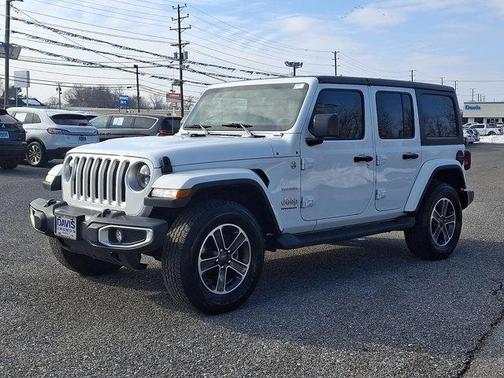 2023 Jeep Wrangler 4-Door Sahara