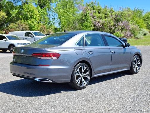 Platinum Gray Metallic 2020 Volkswagen Passat 2.0T SE