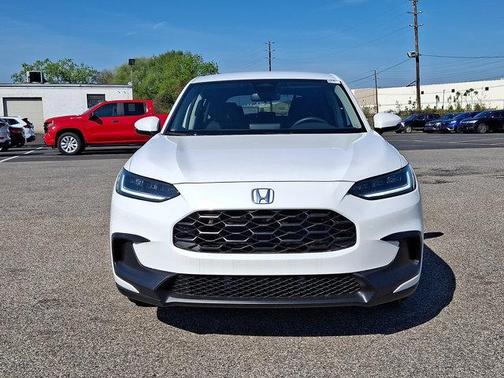 Platinum White Pearl 2026 Honda HR-V LX