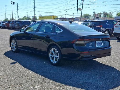 Crystal Black Pearl 2023 Honda Accord LX 1.5T