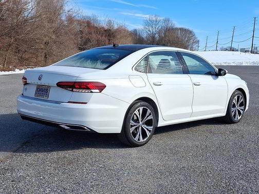 2022 Volkswagen Passat 2.0T SE
