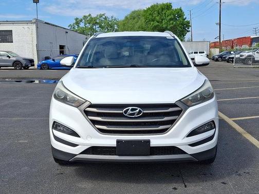 Dazzling White 2016 Hyundai TUCSON Sport