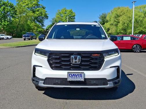 Platinum White Pearl 2025 Honda Pilot TrailSport