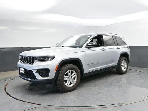 Silver Zynith 2024 Jeep Grand Cherokee Laredo