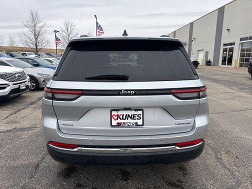 Silver Zynith 2024 Jeep Grand Cherokee Laredo