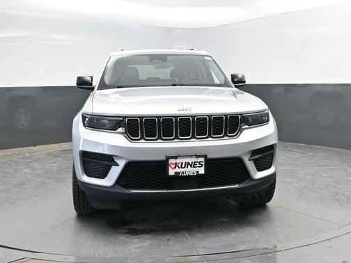 Silver Zynith 2024 Jeep Grand Cherokee Laredo