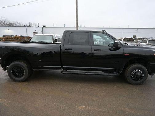 2026 RAM 3500 Laramie Crew Cab 4x4 8' Box