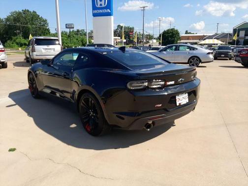 2022 Chevrolet Camaro RWD Coupe LT1