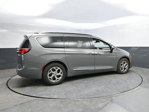Ceramic Gray Clearcoat 2023 Chrysler Pacifica Limited