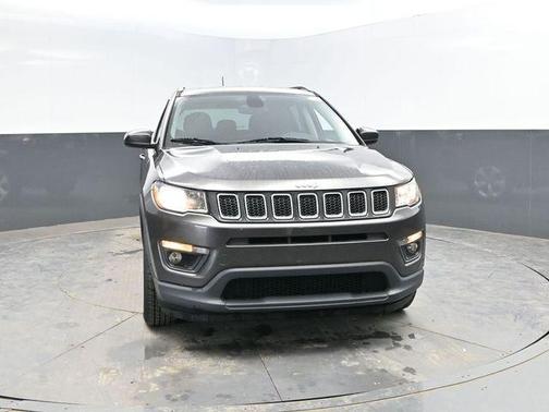 Granite Crystal Metallic Clearcoat 2018 Jeep Compass Latitude