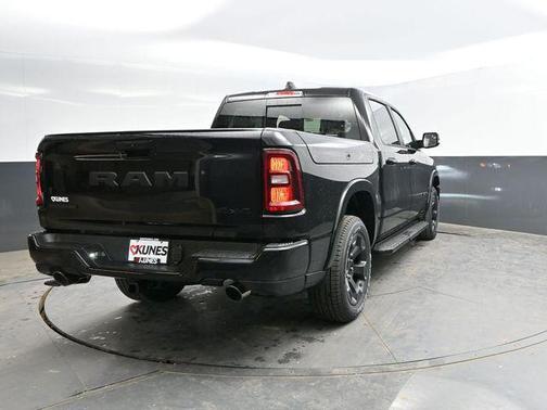 Diamond Black Crystal Pearlcoat 2026 RAM 1500 Big Horn/Lone Star