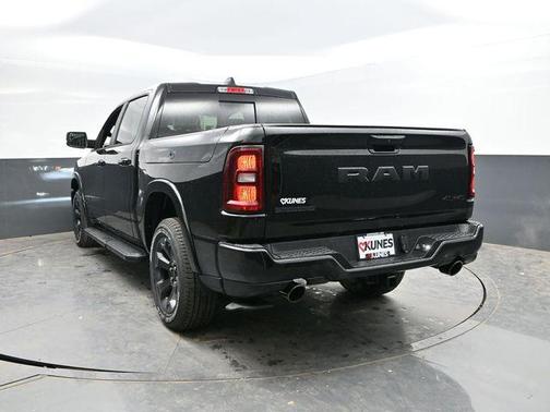 Diamond Black Crystal Pearlcoat 2026 RAM 1500 Big Horn/Lone Star