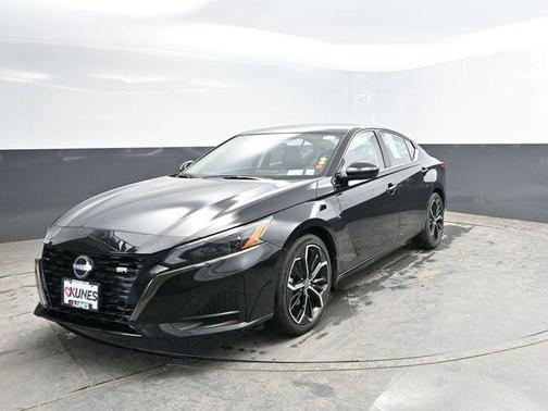 Super Black Clearcoat 2025 Nissan Altima 2.5 SR
