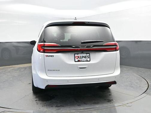 Pw7/Sjx3 2027 Chrysler Pacifica L