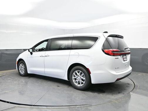 Pw7/Sjx3 2027 Chrysler Pacifica L