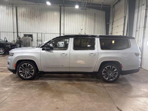 2023 Jeep Grand Wagoneer L Series III 4x4