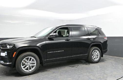 Diamond Black Crystal Pearlcoat 2026 Jeep Grand Cherokee L Laredo