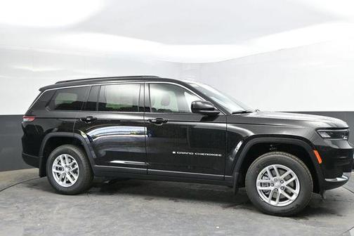 Diamond Black Crystal Pearlcoat 2026 Jeep Grand Cherokee L Altitude