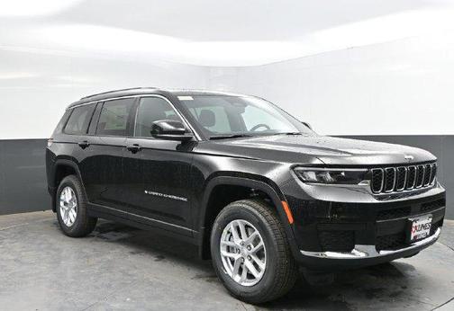Diamond Black Crystal Pearlcoat 2026 Jeep Grand Cherokee L Laredo