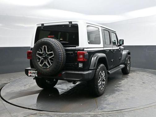 black clearcoat 2026 Jeep Wrangler 4-Door Sahara 4x4