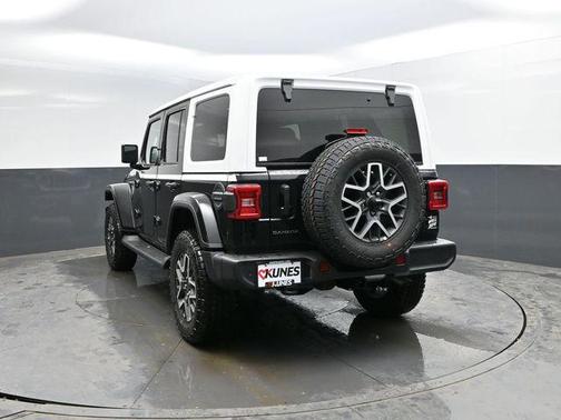 black clearcoat 2026 Jeep Wrangler 4-Door Sahara 4x4