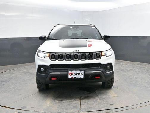 Bright White Clearcoat 2025 Jeep Compass Trailhawk