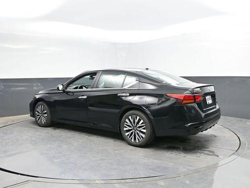 Super Black Clearcoat 2025 Nissan Altima 2.5 SV