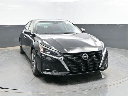 Super Black Clearcoat 2025 Nissan Altima 2.5 SV
