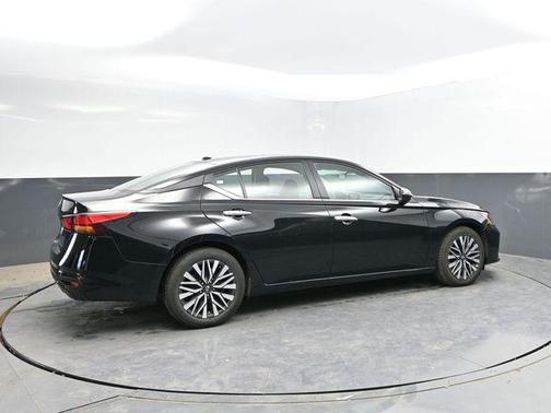 Super Black Clearcoat 2025 Nissan Altima 2.5 SV