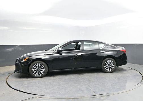 Super Black Clearcoat 2025 Nissan Altima 2.5 SV
