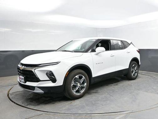 Summit White 2025 Chevrolet Blazer 2LT