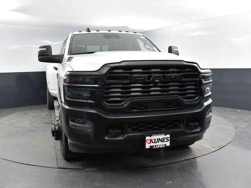 2025 RAM 3500 Tradesman Crew Cab 4x4 8' Box