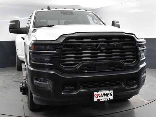 2025 RAM 3500 Tradesman Crew Cab 4x4 8' Box