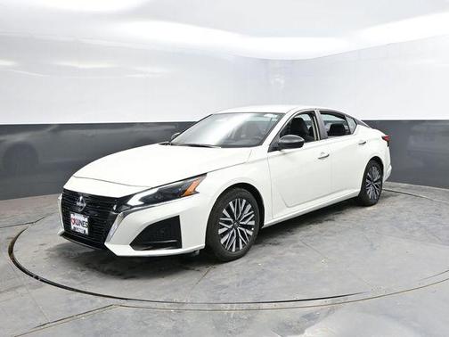 Glacier White 2025 Nissan Altima 2.5 SV