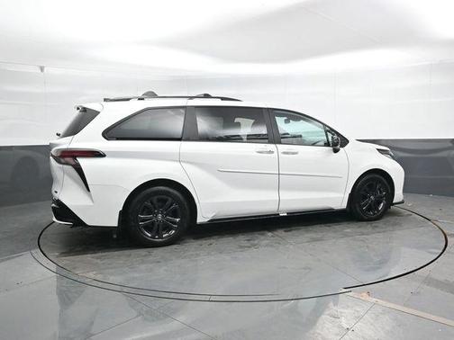 2025 Toyota Sienna XSE 7 Passenger