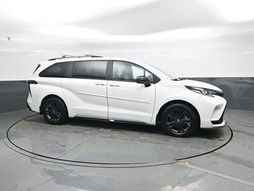 2025 Toyota Sienna XSE 7 Passenger