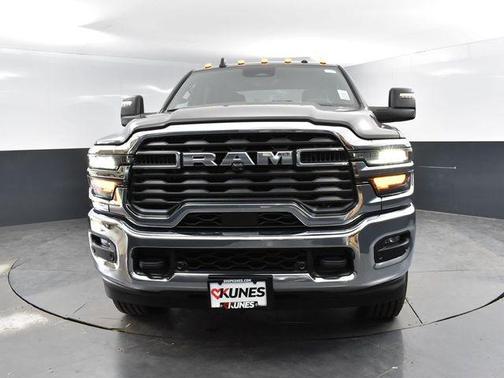 2025 RAM 2500 Big Horn Crew Cab 4x4 8' Box
