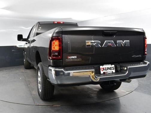 2025 RAM 2500 Big Horn Crew Cab 4x4 8' Box