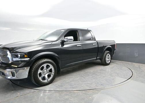 Brilliant Black Crystal Pearlcoat 2016 RAM 1500 Laramie