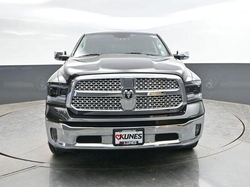 Brilliant Black Crystal Pearlcoat 2016 RAM 1500 Laramie