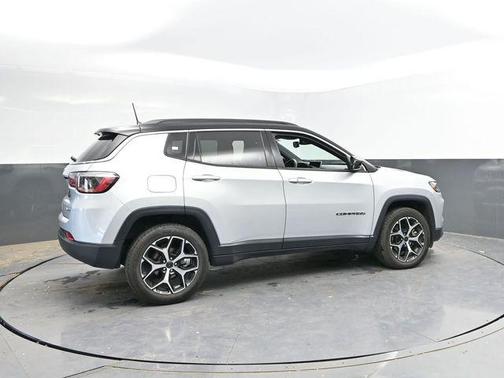 Silver Zynith Metallic Clearcoat 2025 Jeep Compass Limited