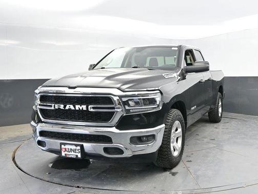 Diamond Black Crystal Pearlcoat 2019 RAM 1500 Tradesman