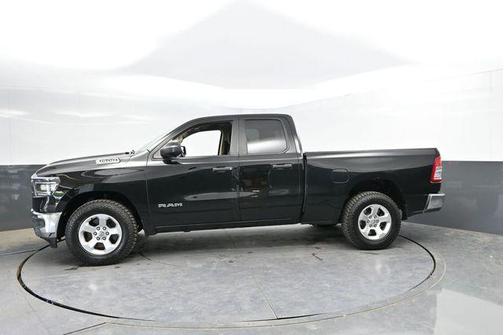Diamond Black Crystal Pearlcoat 2019 RAM 1500 Tradesman