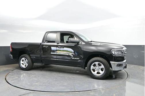 Diamond Black Crystal Pearlcoat 2019 RAM 1500 Tradesman