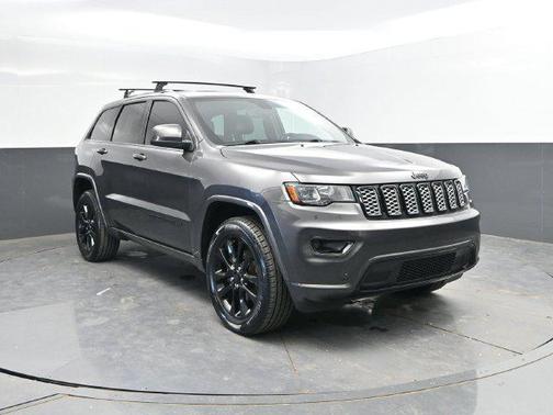 Granite Crystal Metallic Clearcoat 2019 Jeep Grand Cherokee Altitude