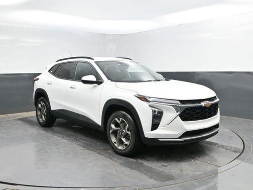 Summit White 2025 Chevrolet Trax LT