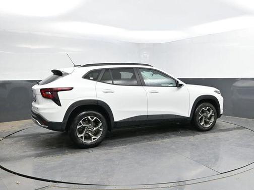 Summit White 2025 Chevrolet Trax LT