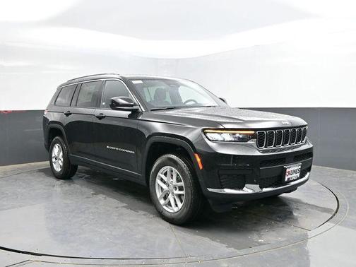 Diamond Black Crystal Pearlcoat 2026 Jeep Grand Cherokee L Laredo